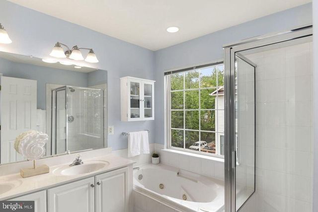 2366 HUNTINGTON STATION CT, Alexandria, VA 22303
