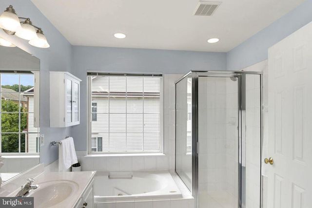 2366 HUNTINGTON STATION CT, Alexandria, VA 22303