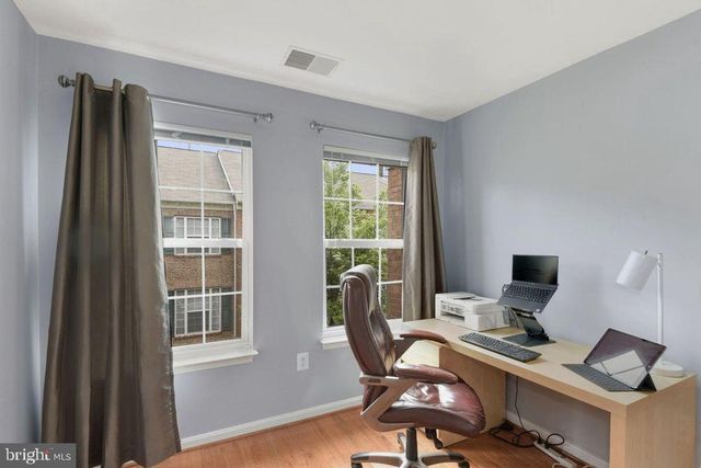 2366 HUNTINGTON STATION CT, Alexandria, VA 22303