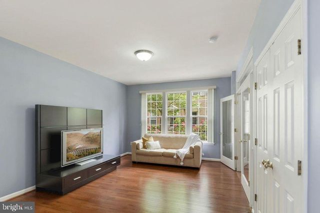 2366 HUNTINGTON STATION CT, Alexandria, VA 22303
