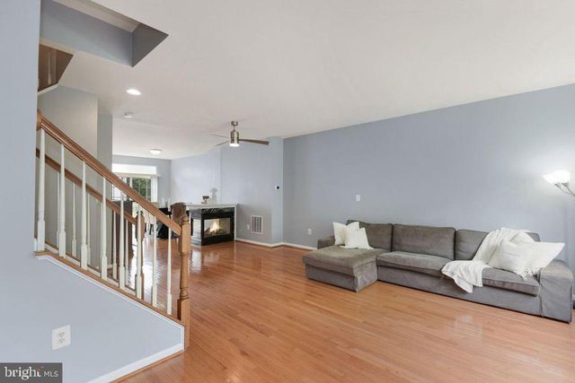 2366 HUNTINGTON STATION CT, Alexandria, VA 22303