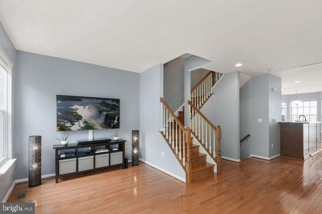 2366 HUNTINGTON STATION CT, Alexandria, VA 22303