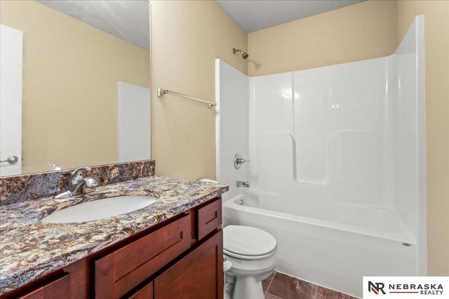 7773 N 88th Avenue, Omaha, NE 68122