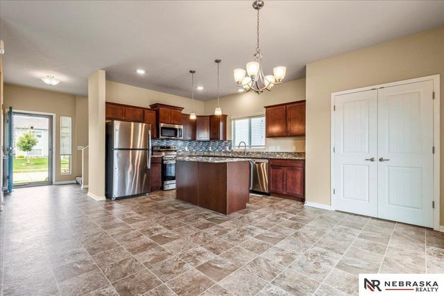 7773 N 88th Avenue, Omaha, NE 68122