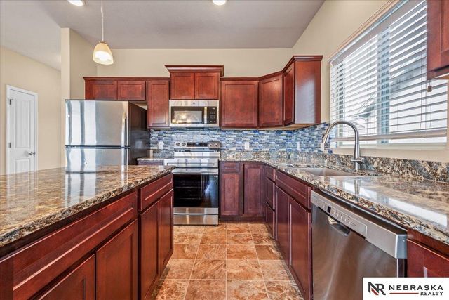 7773 N 88th Avenue, Omaha, NE 68122