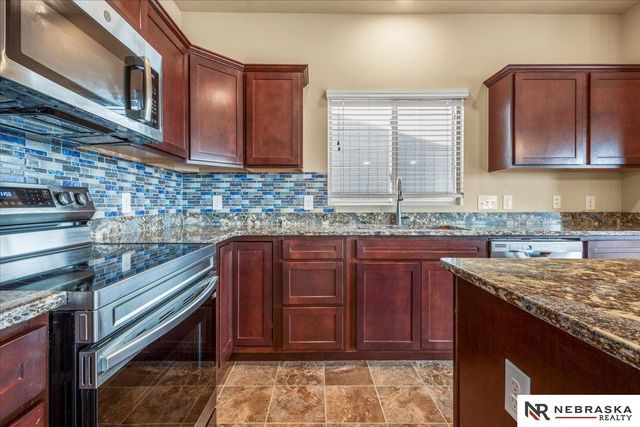 7773 N 88th Avenue, Omaha, NE 68122