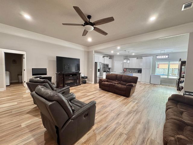 2701 Johnswood Village, Bryant, AR 72022