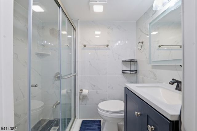 1216 Ringwood Ave, Wanaque Boro, NJ 07420