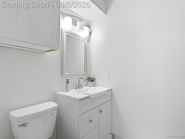 968 Country Club Drive 4, Saint Clair Shores, MI 48082