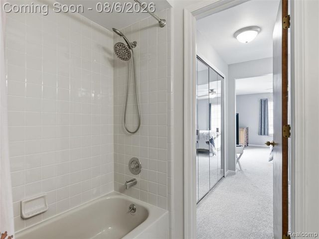 968 Country Club Drive 4, Saint Clair Shores, MI 48082
