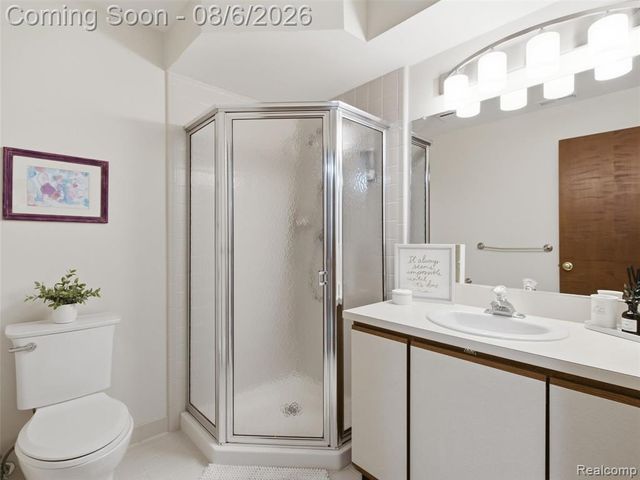 968 Country Club Drive 4, Saint Clair Shores, MI 48082