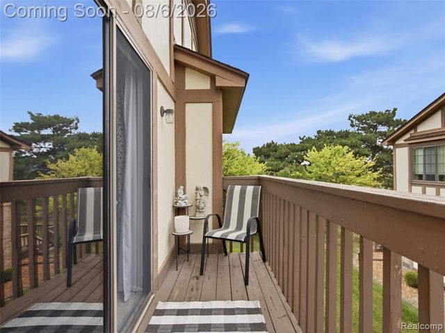 968 Country Club Drive 4, Saint Clair Shores, MI 48082