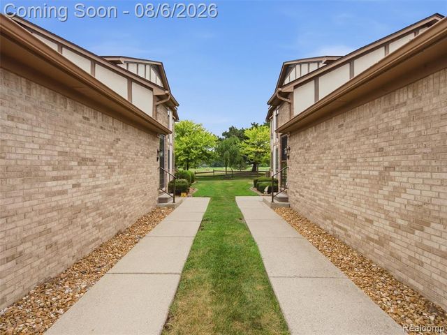 968 Country Club Drive 4, Saint Clair Shores, MI 48082
