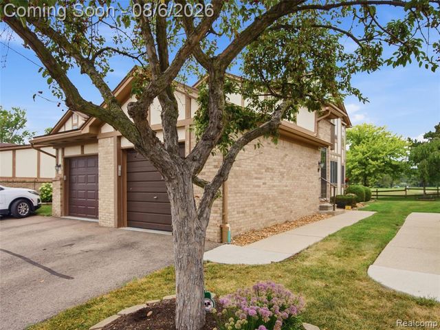 968 Country Club Drive 4, Saint Clair Shores, MI 48082