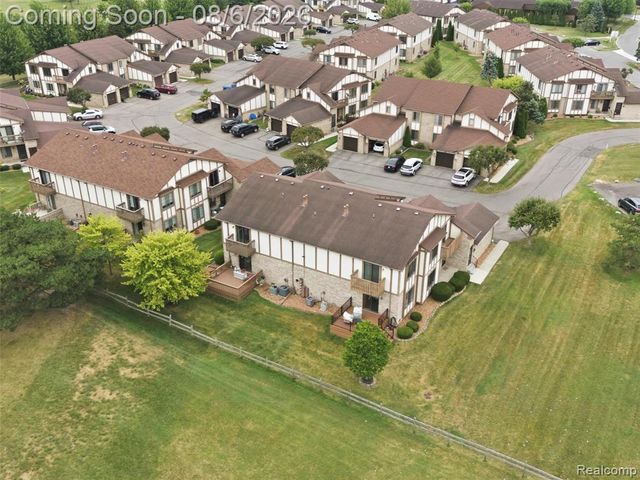 968 Country Club Drive 4, Saint Clair Shores, MI 48082