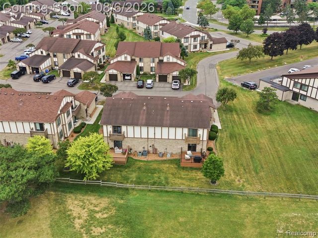 968 Country Club Drive 4, Saint Clair Shores, MI 48082