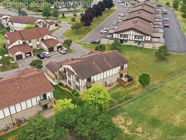 968 Country Club Drive 4, Saint Clair Shores, MI 48082