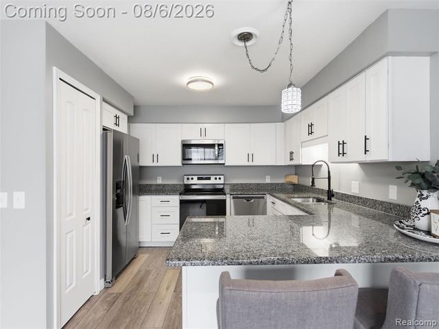 968 Country Club Drive 4, Saint Clair Shores, MI 48082