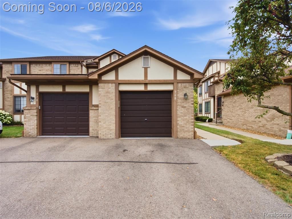968 Country Club Drive 4, Saint Clair Shores, MI 48082