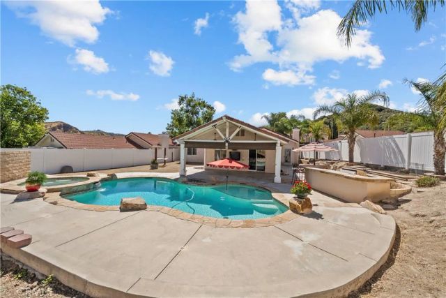 15219 Poppy Meadow, Canyon Country, CA 91387