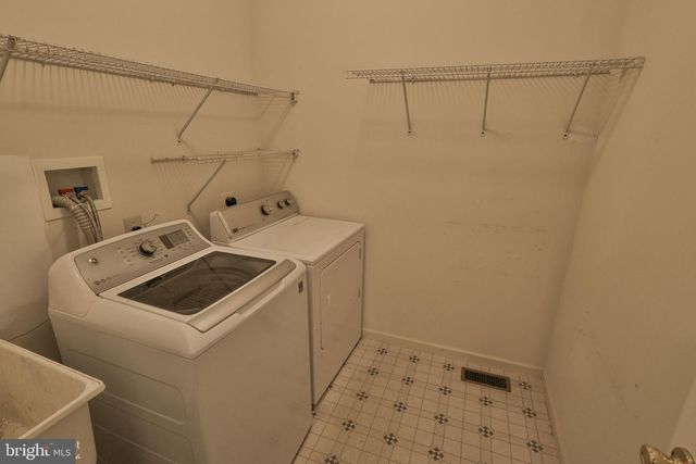 13 WINDRIFT CT, Easton, PA 18045