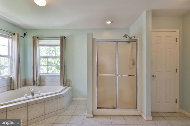 13 WINDRIFT CT, Easton, PA 18045