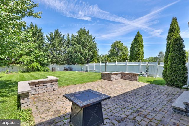 13 WINDRIFT CT, Easton, PA 18045