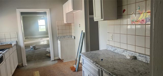 940 W 7th Street, Dallas, TX 75208