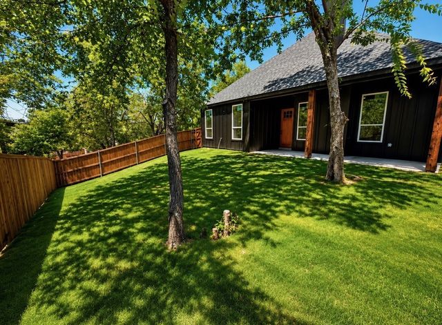 2400 Irion Avenue, Fort Worth, TX 76106