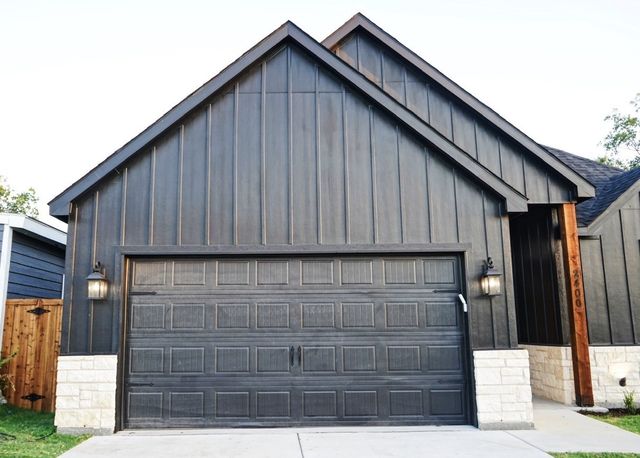 2400 Irion Avenue, Fort Worth, TX 76106