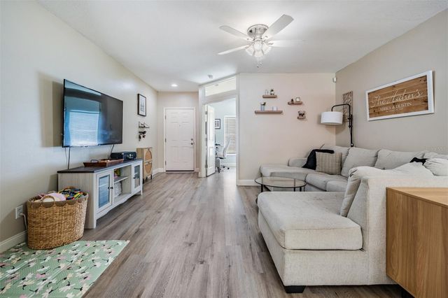 5886 FISHHAWK RIDGE DRIVE, Lithia, FL 33547