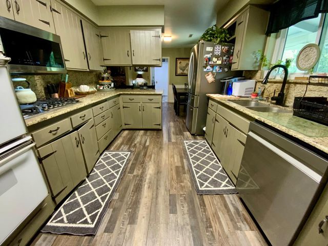 48833 Rock Point Road, Oakhurst, CA 93644