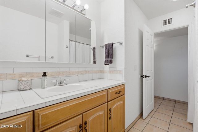 934 E BERRIDGE Lane, Phoenix, AZ 85014