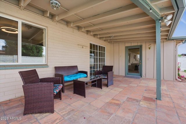 934 E BERRIDGE Lane, Phoenix, AZ 85014