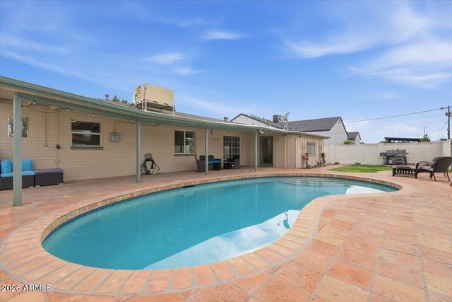 934 E BERRIDGE Lane, Phoenix, AZ 85014