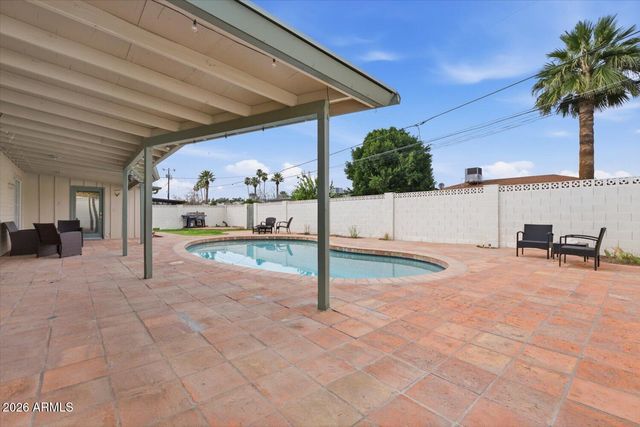 934 E BERRIDGE Lane, Phoenix, AZ 85014