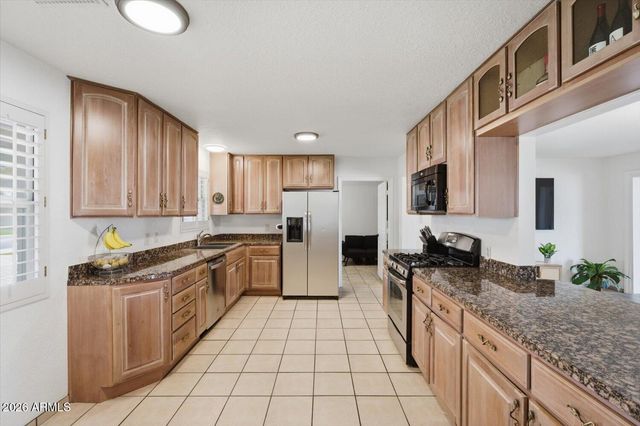 934 E BERRIDGE Lane, Phoenix, AZ 85014