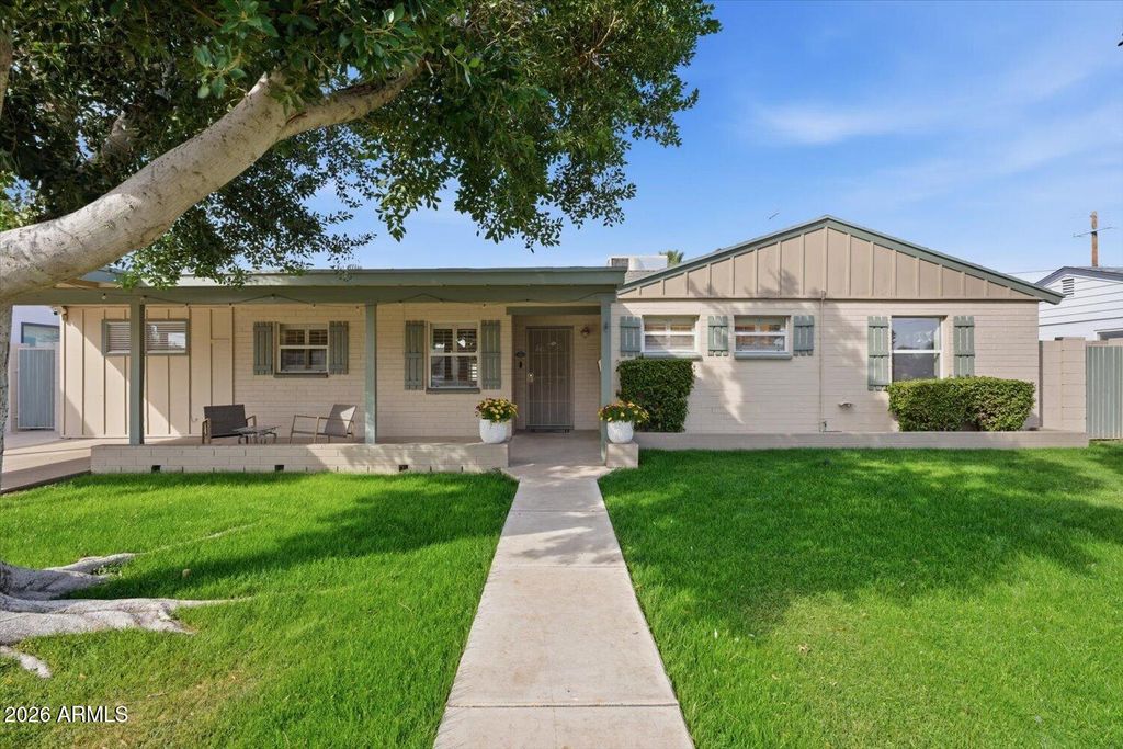 934 E BERRIDGE Lane, Phoenix, AZ 85014