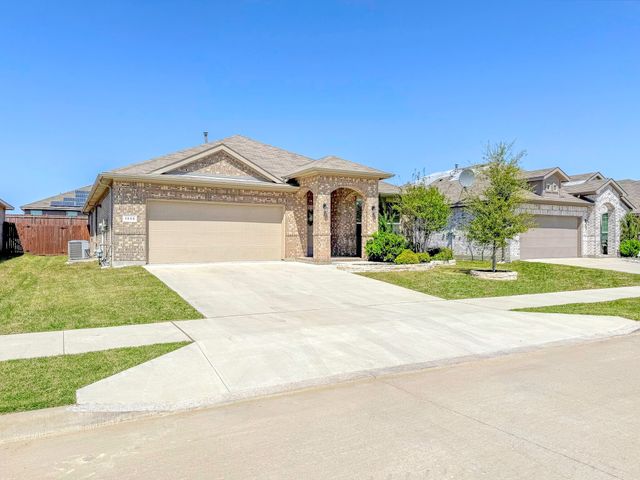 1005 Napier Way, Fort Worth, TX 76247