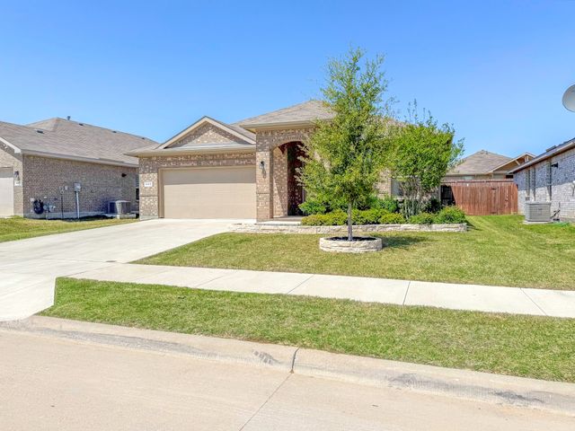 1005 Napier Way, Fort Worth, TX 76247