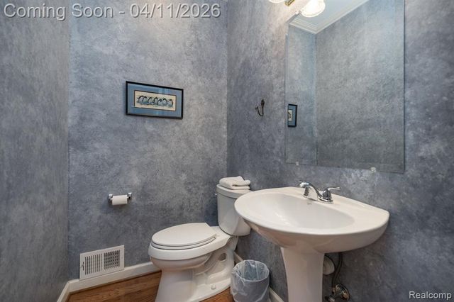 282 Stratford Lane, Lake Orion, MI 48360