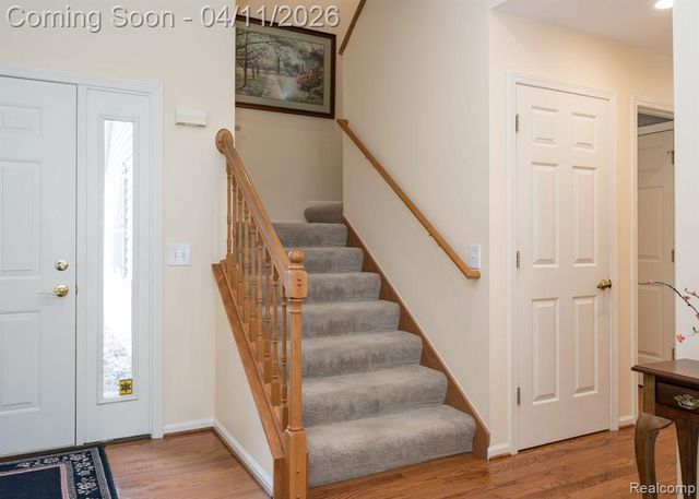 282 Stratford Lane, Lake Orion, MI 48360