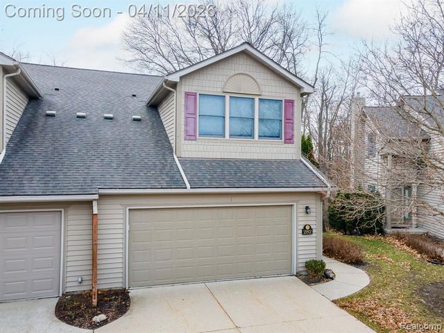 282 Stratford Lane, Lake Orion, MI 48360