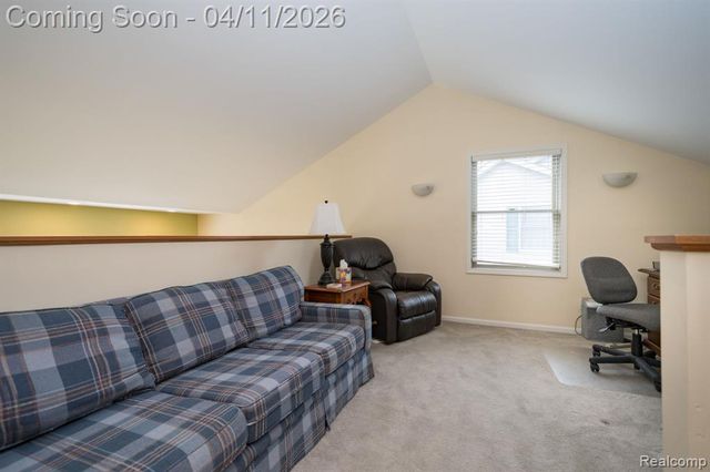282 Stratford Lane, Lake Orion, MI 48360