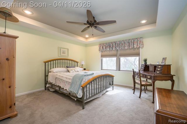 282 Stratford Lane, Lake Orion, MI 48360