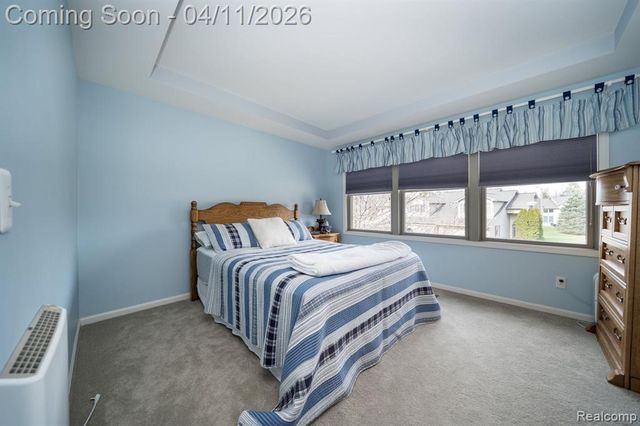 282 Stratford Lane, Lake Orion, MI 48360