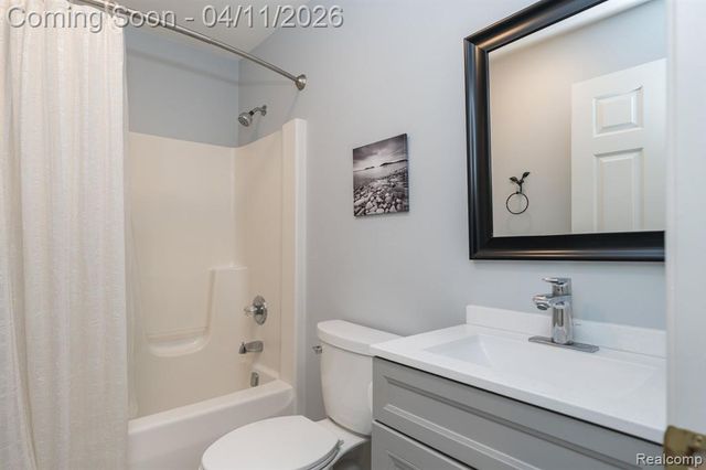 282 Stratford Lane, Lake Orion, MI 48360