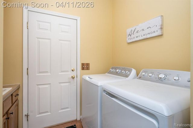 282 Stratford Lane, Lake Orion, MI 48360