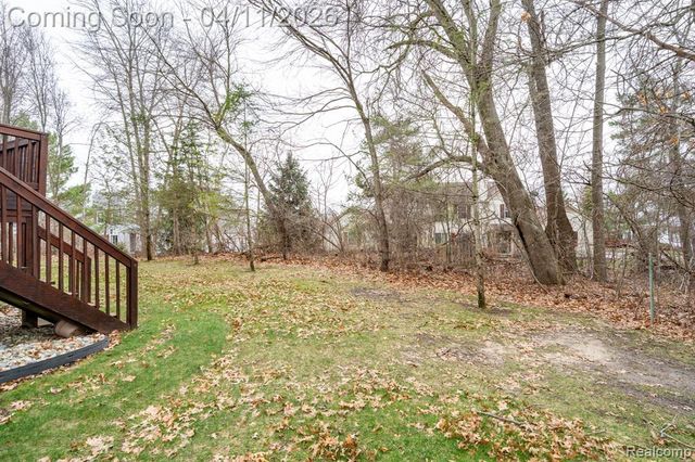 282 Stratford Lane, Lake Orion, MI 48360