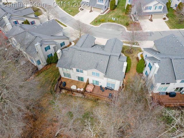 282 Stratford Lane, Lake Orion, MI 48360